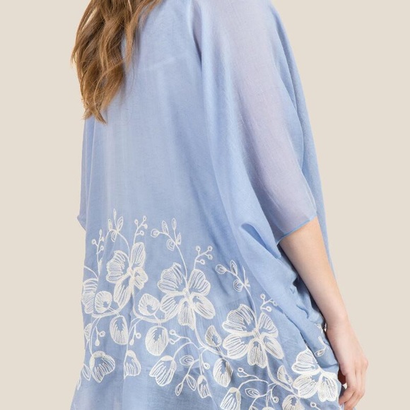 Francesca’s Floral Kimono - Picture 3 of 7